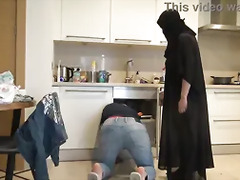 British Plumber Fucks Muslim Milf In Her Kitchen